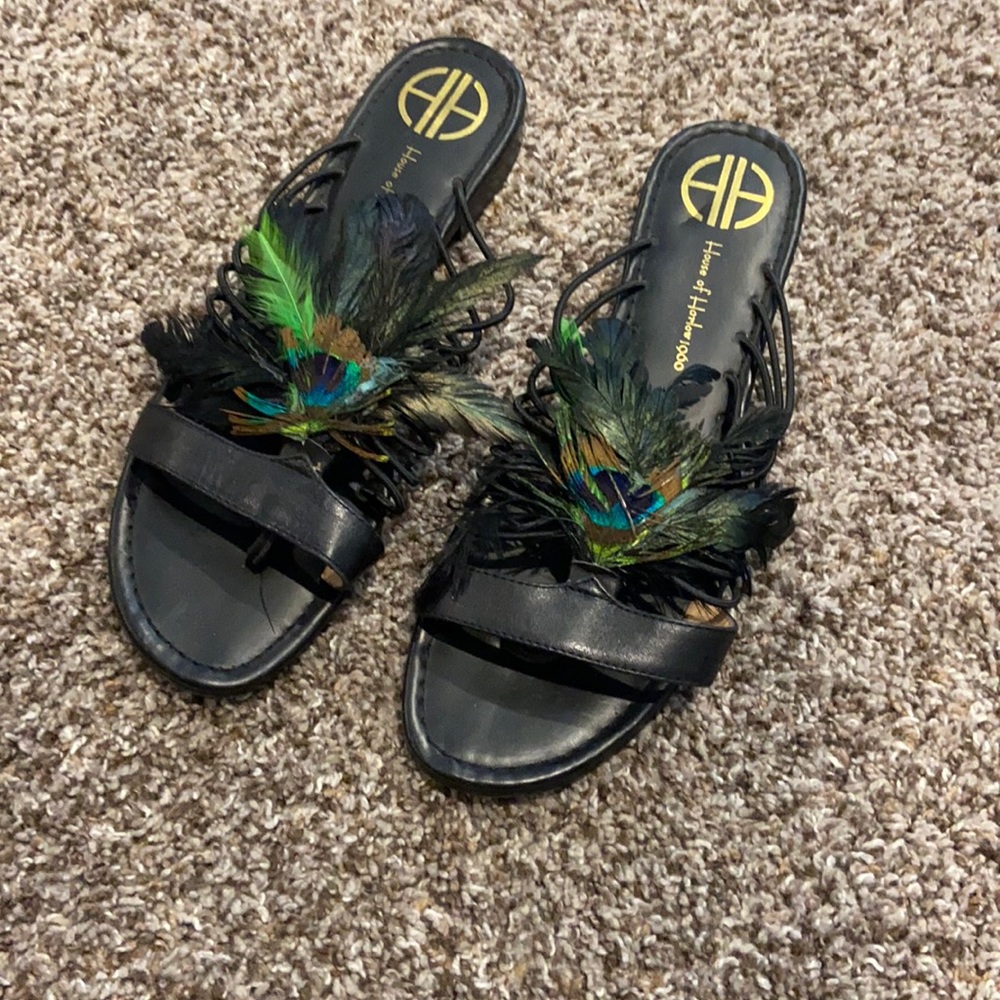 NWT House of Harlow sandals